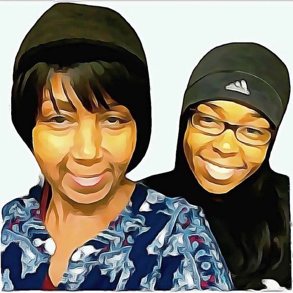 Meet your Poshers, Dee & Dee! - Picture 3 of 6